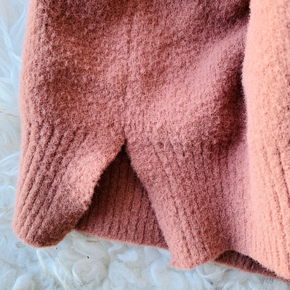 Abercrombie & Fitch Pull-Over - Picture 3 of 7